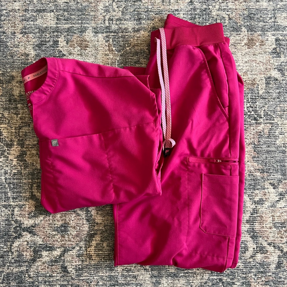 Fabletics scrub set
